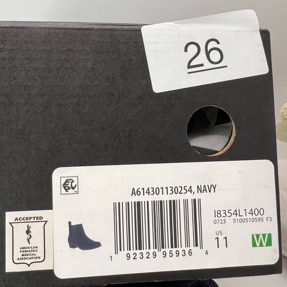 Vionic Roseland Water Repellent Suede Chunky Heel Boots Navy Women's 11 NWB - Picture 11 of 11